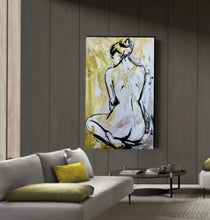 Carica l'immagine nel visualizzatore di Gallery, Donna alle spalle sfondo giallo