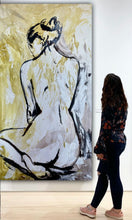 Carica l'immagine nel visualizzatore di Gallery, Donna alle spalle sfondo giallo