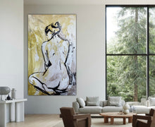Carica l'immagine nel visualizzatore di Gallery, Donna alle spalle sfondo giallo