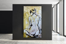 Carica l'immagine nel visualizzatore di Gallery, Donna alle spalle sfondo giallo