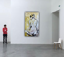 Carica l&#39;immagine nel visualizzatore di Gallery, Donna alle spalle sfondo giallo
